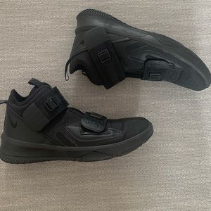 Nike Lebron Basketball Sneakers